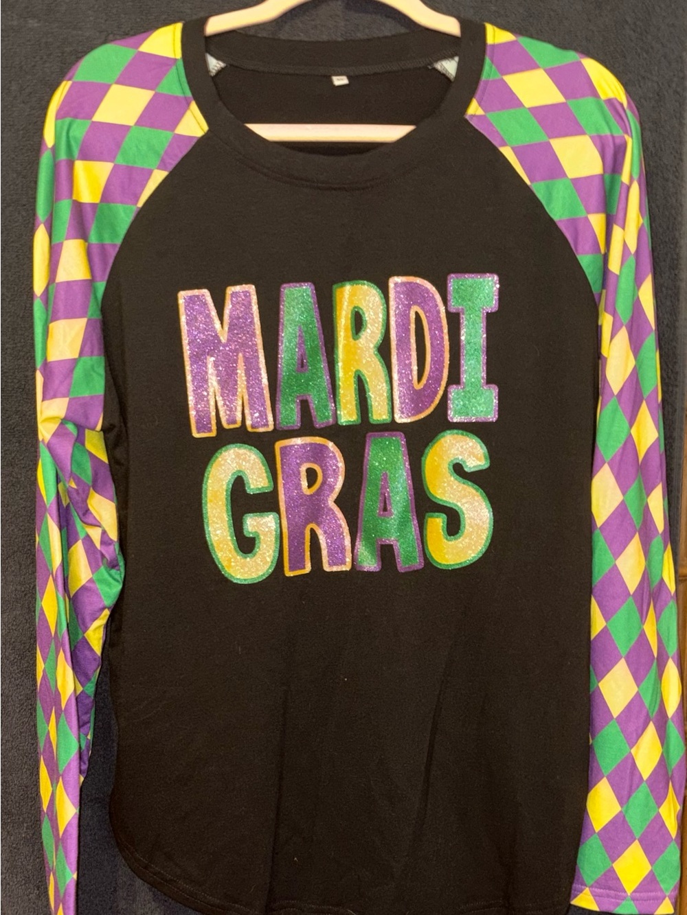 Women: Carnival Glitter Mask Graphic T Shirt Mardi Outfit Long Sleeve Tops. XL